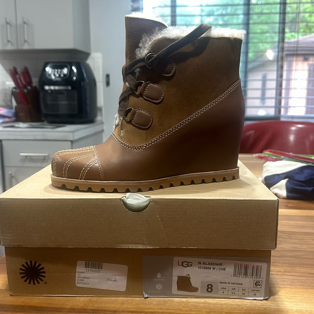 Brown Ugg Wedges Size 8 USA UK 6.5 EU 39 Japan 25